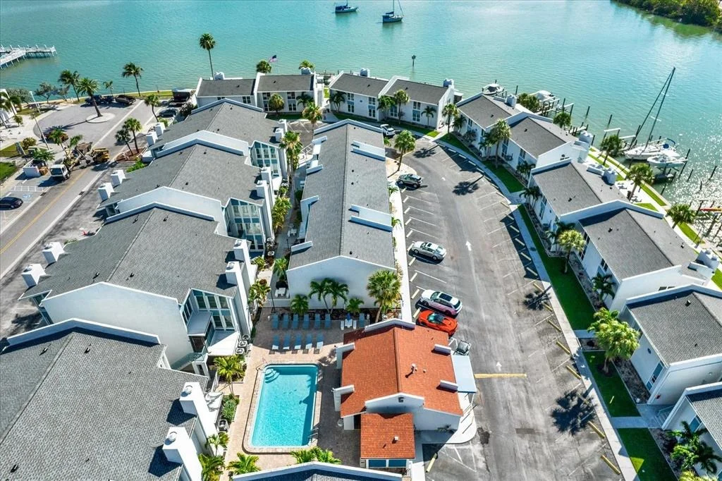 Photo of Unit E at 169 MEDALLION BOULEVARD