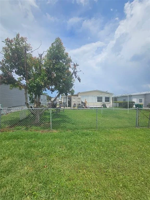 Photo of 475 PAPAYA CIRCLE