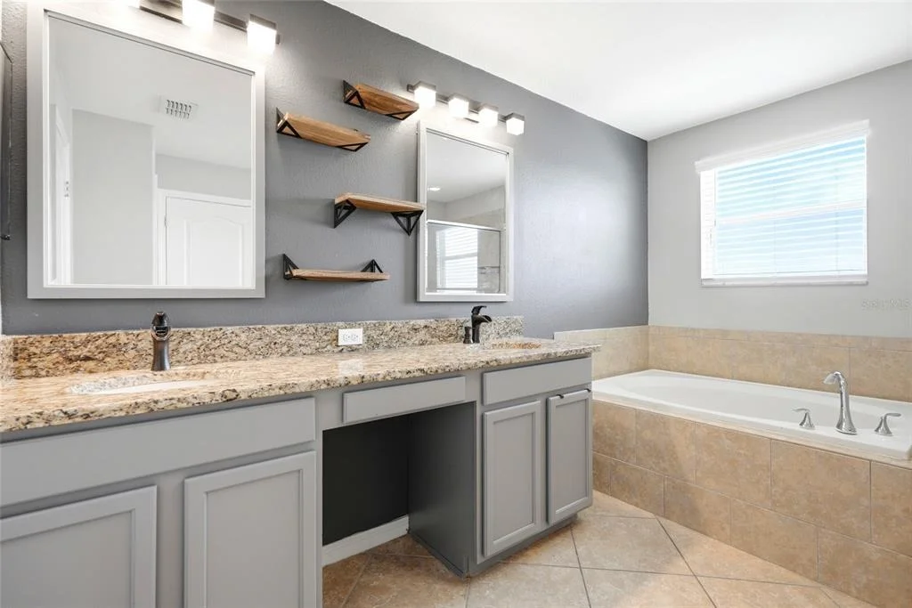 Photo of 909 MEADOW GLADE DRIVE