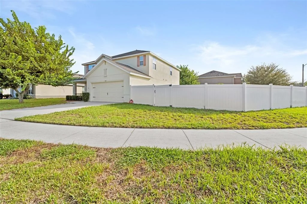Photo of 3915 BRAMBLEWOOD LOOP