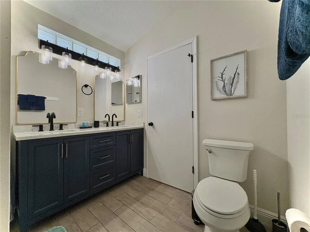 Photo of 154 CASTLEMAIN CIRCLE
