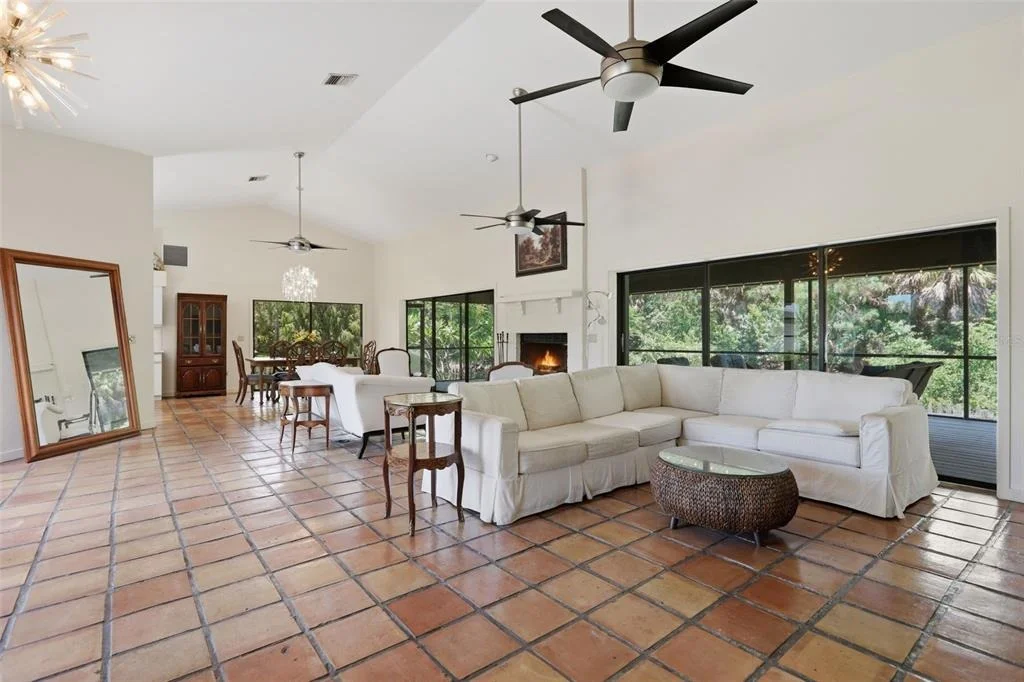 Photo of 881 PINTO CIRCLE