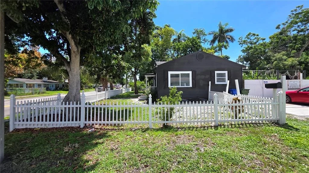 Photo of 1702 26TH STREET W