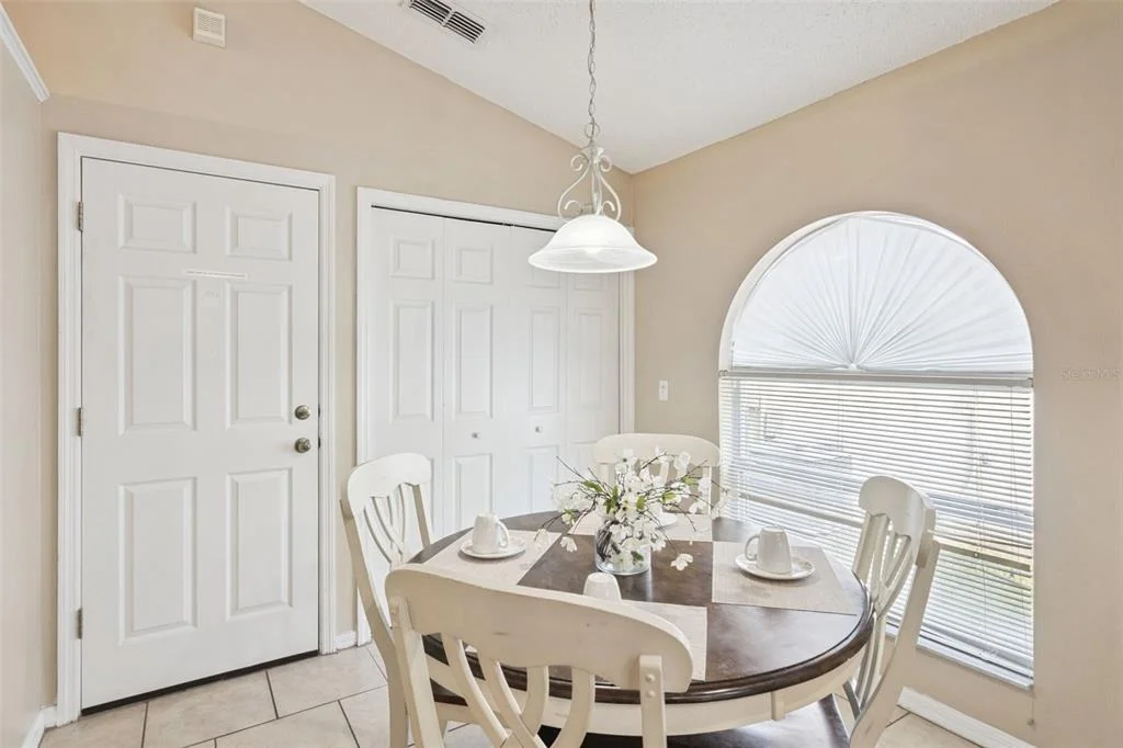 Photo of 905 LOCKBREEZE DRIVE