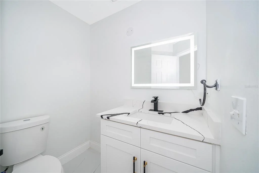 Photo of 1250 GLENMORE DRIVE
