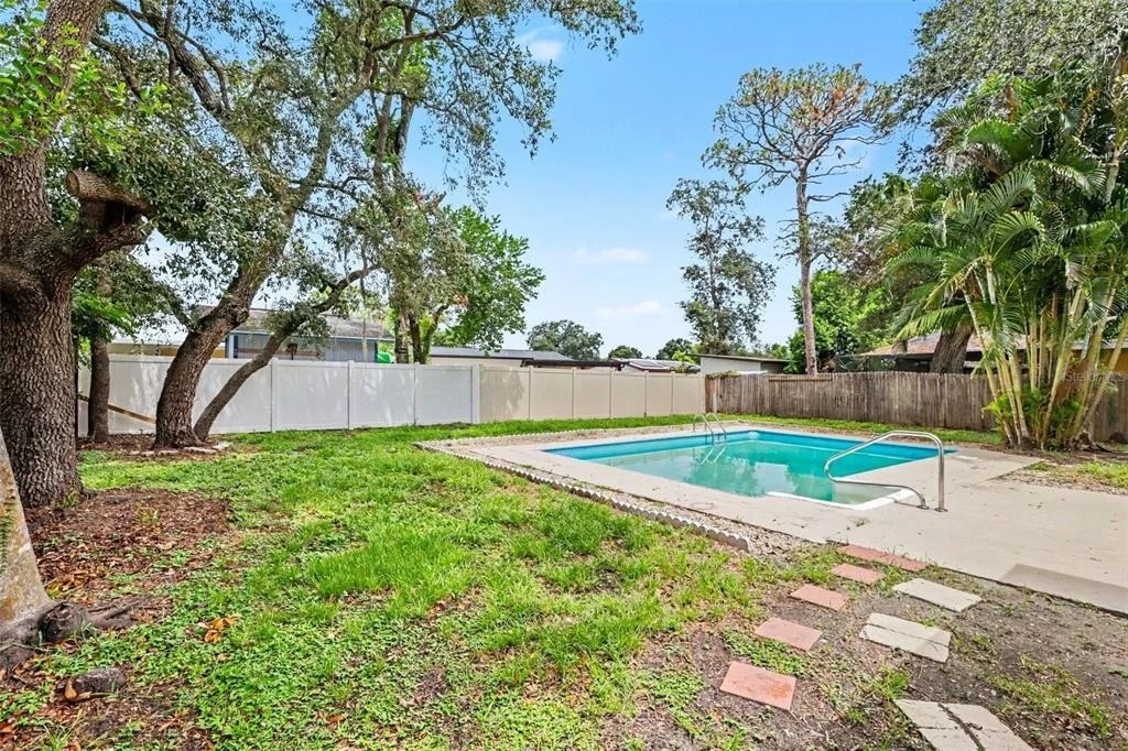Photo of 8253 GREENLEAF CIRCLE