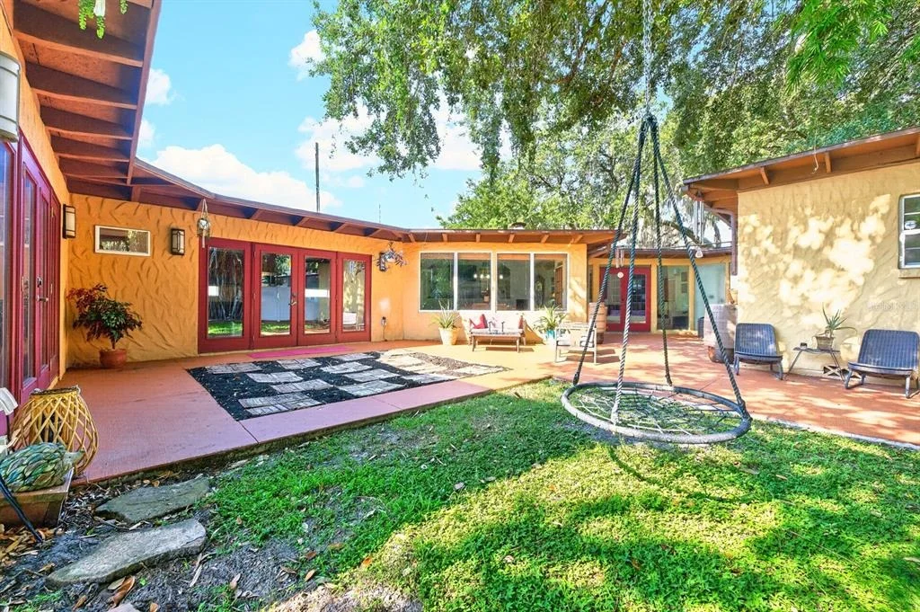 Photo of 1835 OAK LANE
