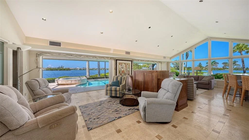 Photo of 321 LOOKOUT POINT DRIVE