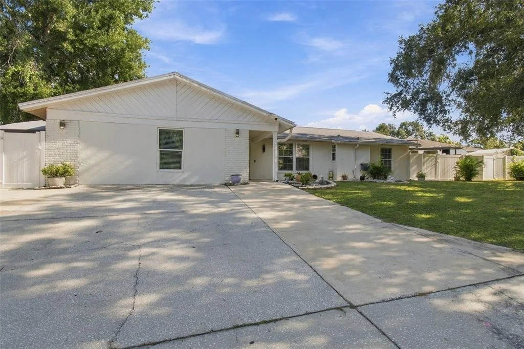 Photo of 1325 OAKCREST DRIVE