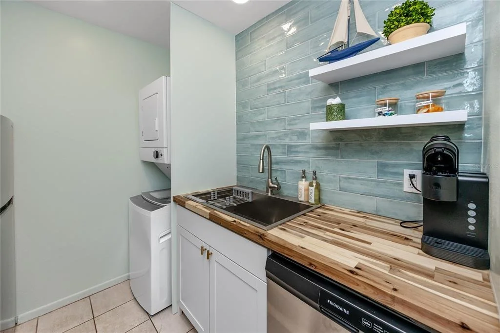 Photo of Unit H at 159 MEDALLION BOULEVARD