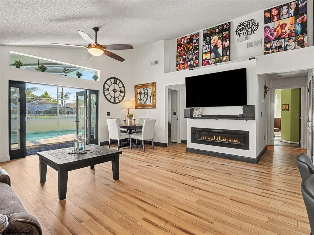 Photo of 550 BUCKINGHAM CIRCLE