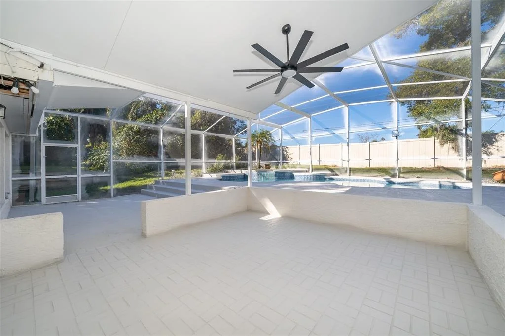 Photo of 1250 GLENMORE DRIVE