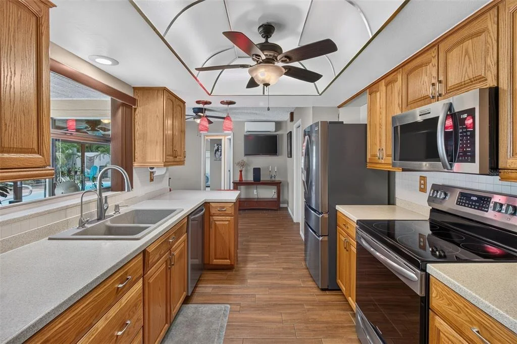 Photo of 2221 COLONIAL DRIVE