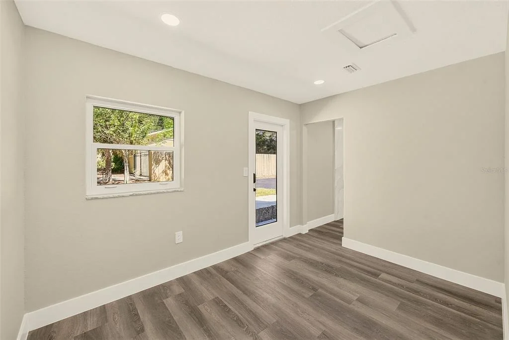 Photo of 1595 OAK LANE