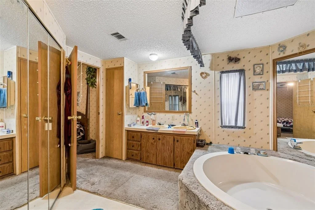 Photo of 6325 OAKVIEW LANE
