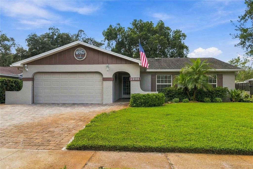 Photo of 1044 FOREST CIRCLE