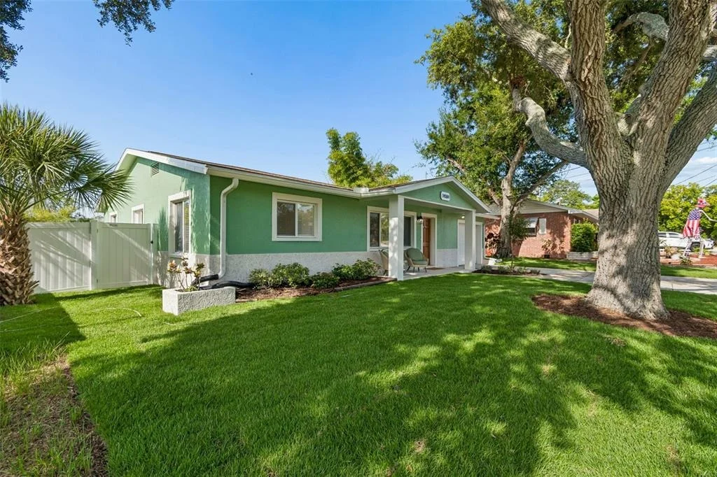 Photo of 14584 APACHE AVENUE