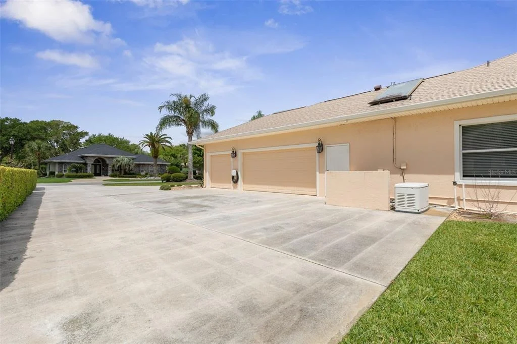 Photo of 1023 HAMPSTEAD LANE