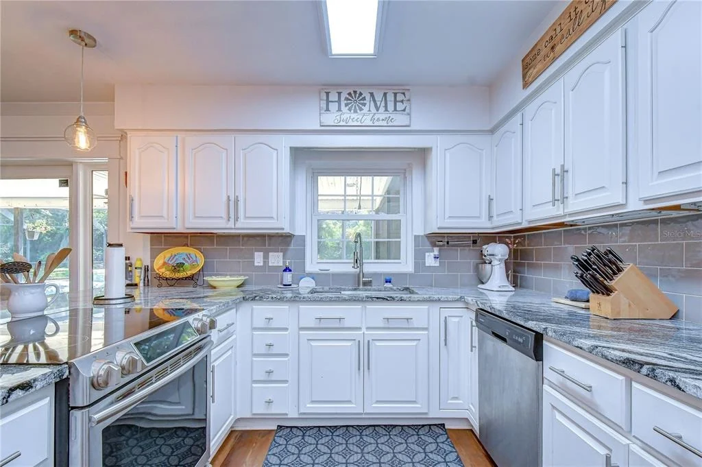 Photo of 901 WOODVIEW DRIVE