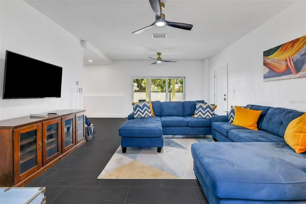 Photo of 39 E PARK AVENUE