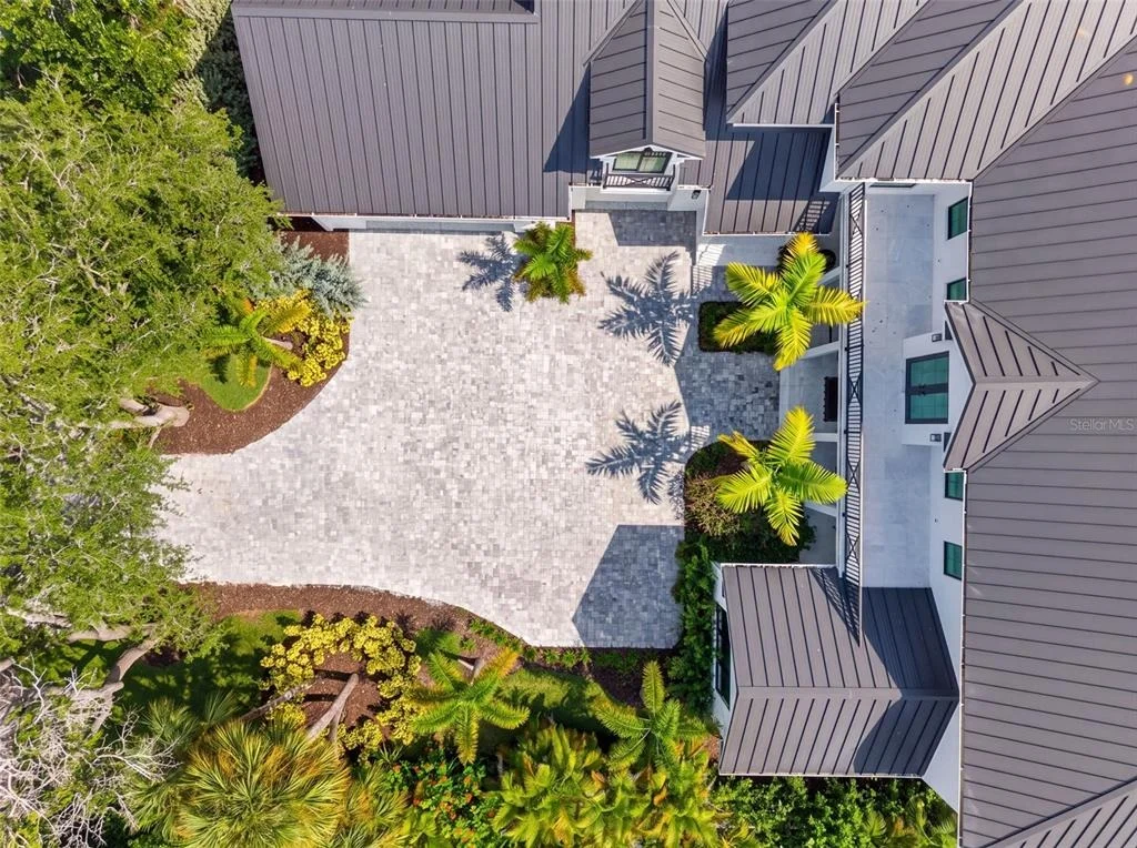 Photo of 656 TROPICAL CIRCLE