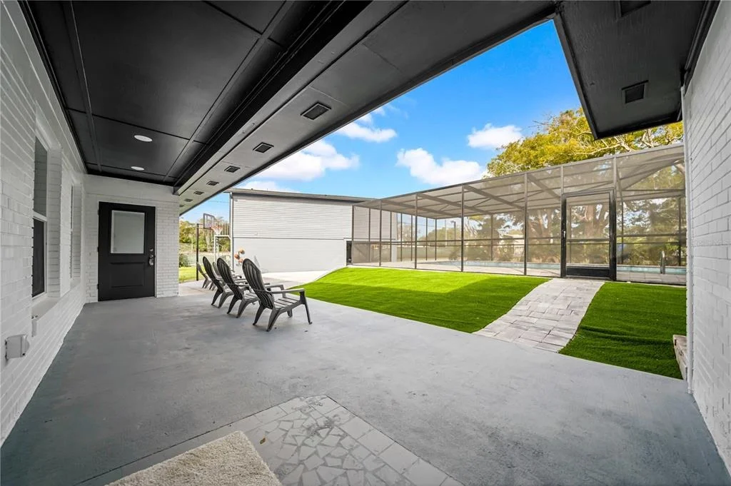 Photo of 20 2ND AVENUE SE