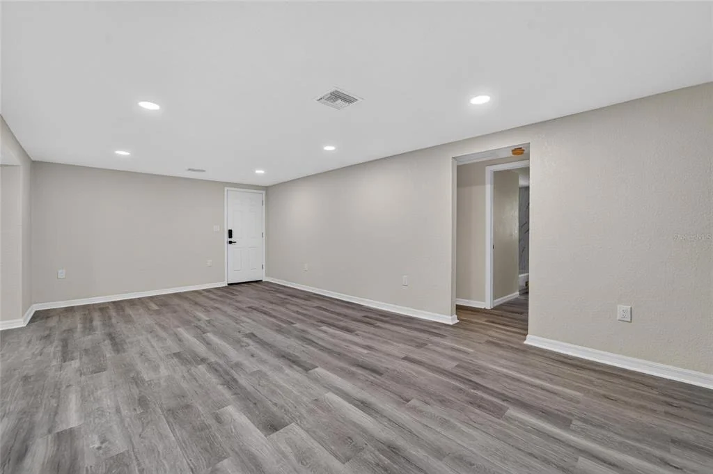 Photo of 8809 DYER ROAD