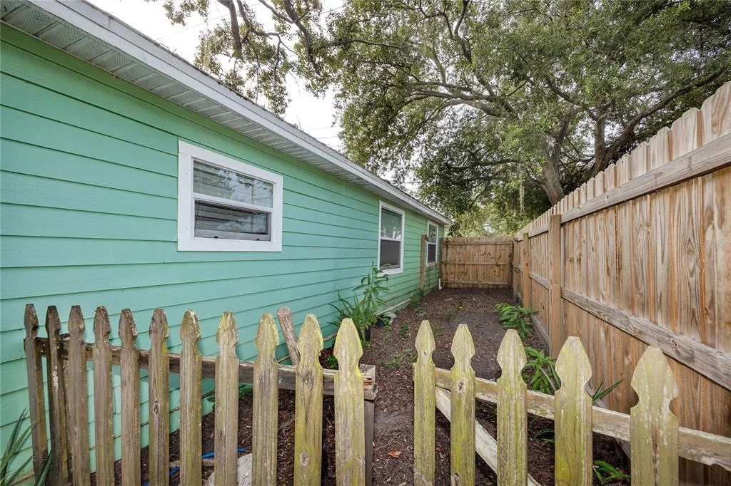 Photo of 1250 LAKEVIEW ROAD