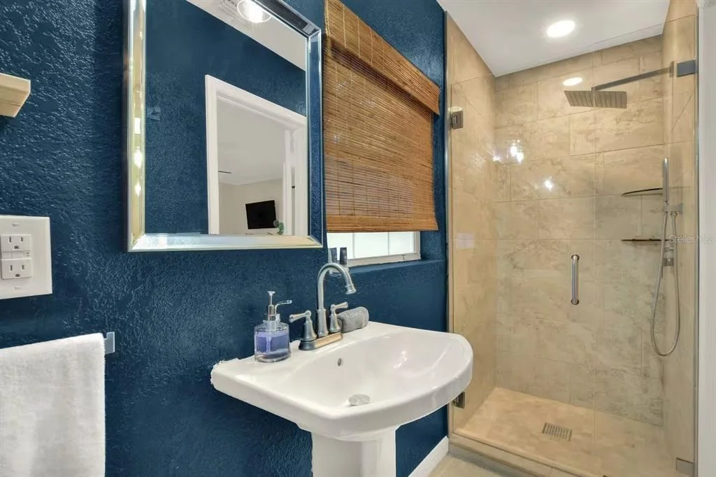 Photo of 1302 LAKE ELBERT DR SE