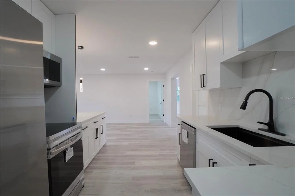 Photo of 1461 ROYAL ROAD