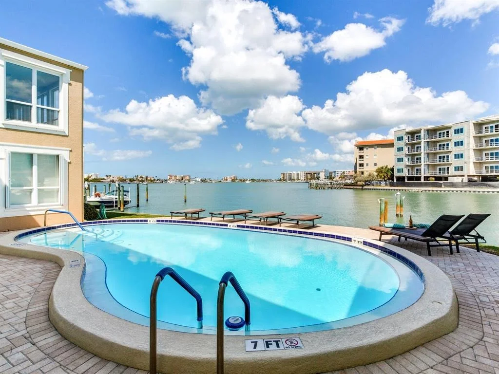 Photo of Unit B at 210 DOLPHIN POINT