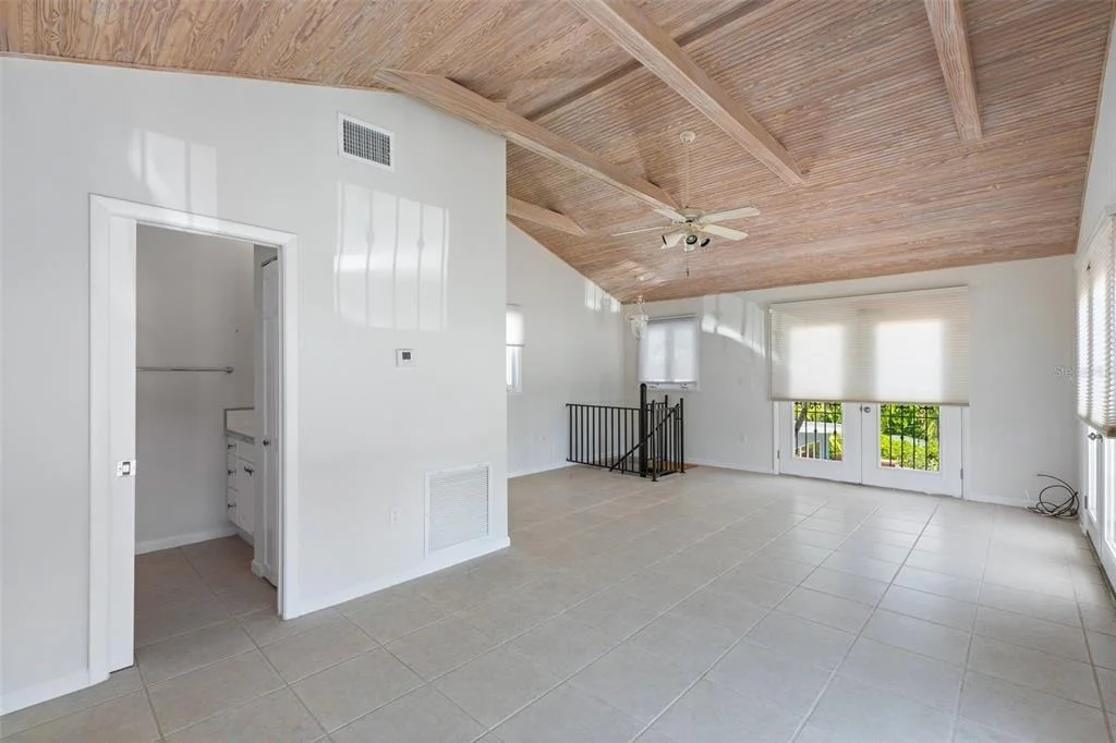 Photo of 528 KEY ROYALE DRIVE