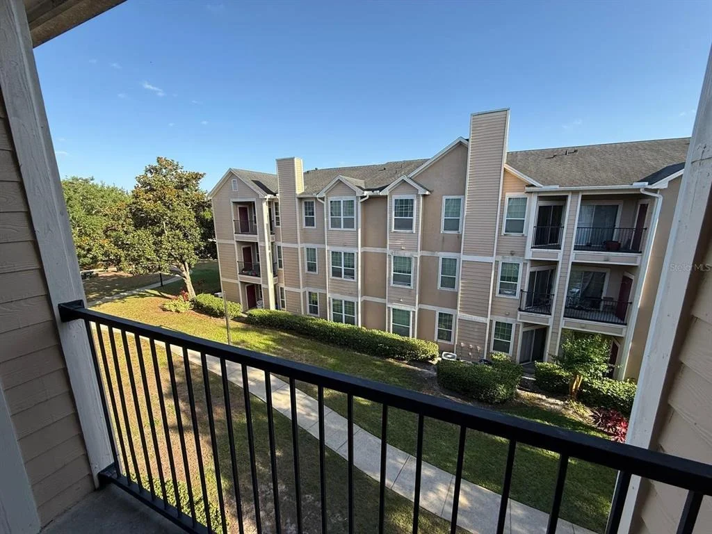 Photo of Unit 307 at 2015 ERVING CIRCLE