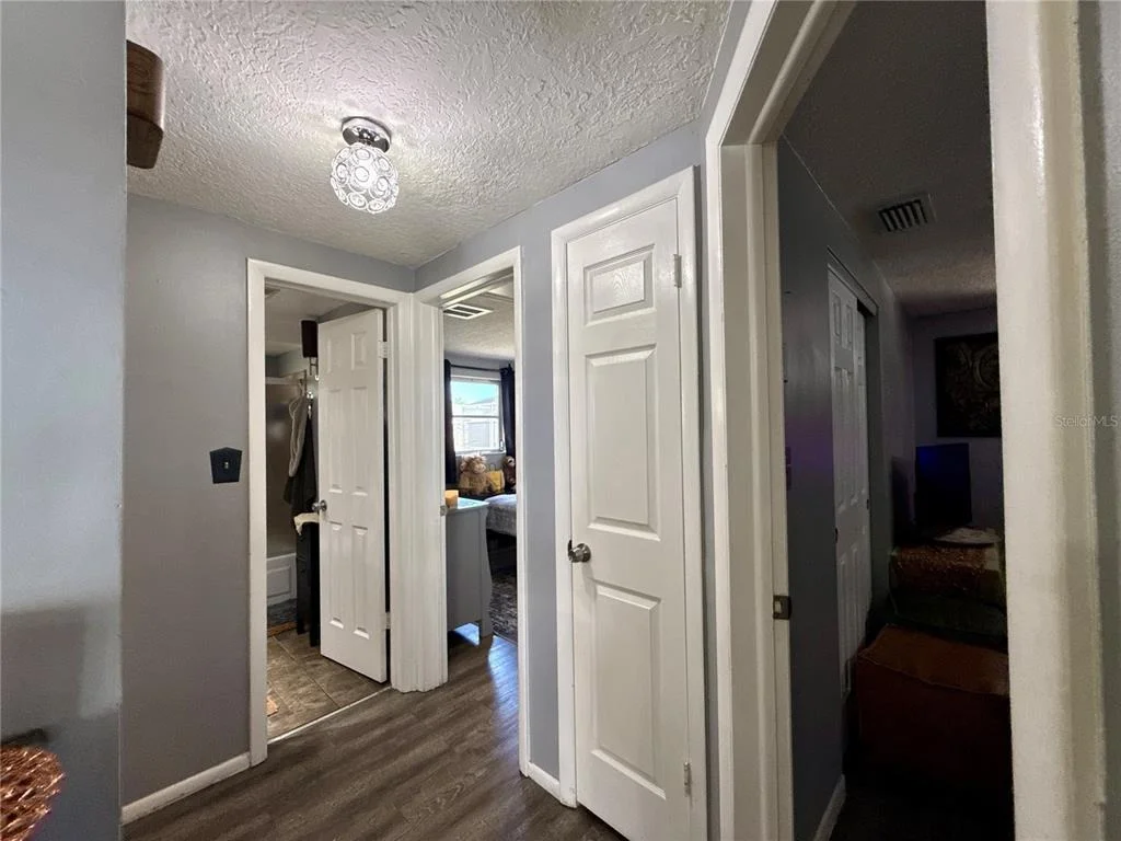 Photo of 1421 WICKHAM LANE