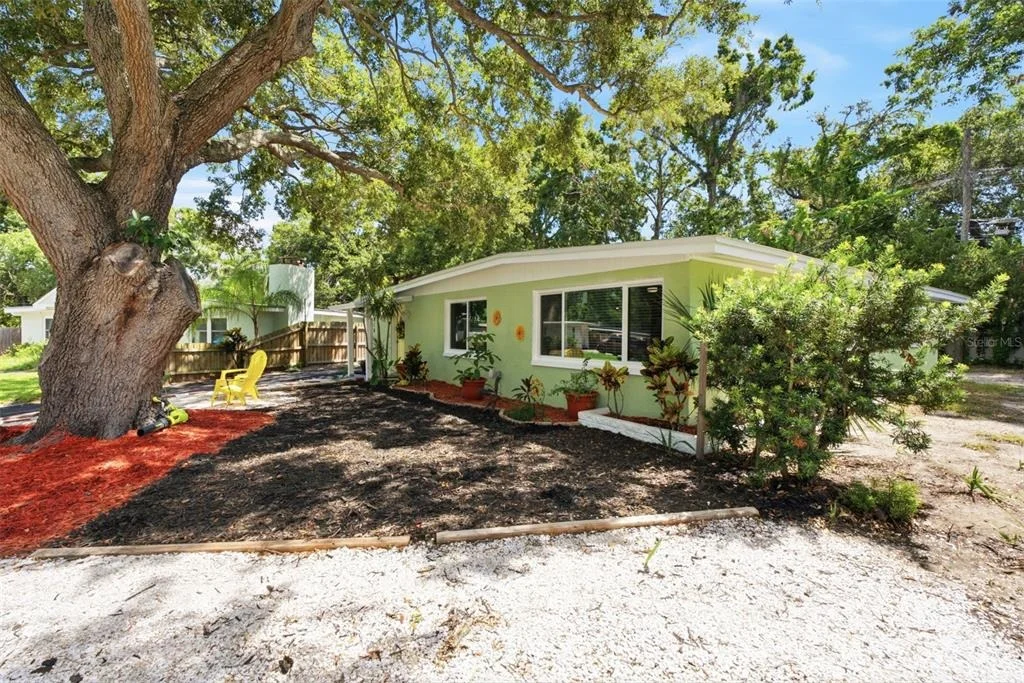 Photo of 1516 ADELE PLACE
