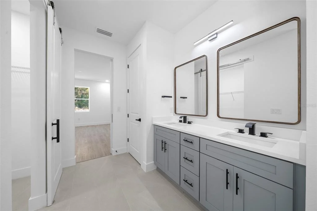 Photo of 4 OAK CIRCLE