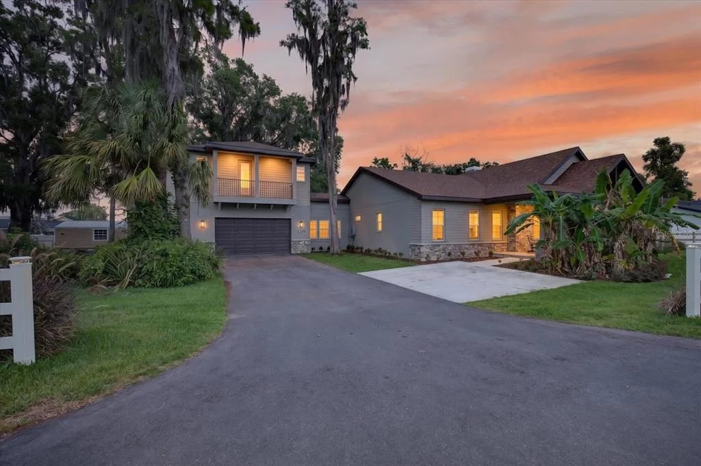 Photo of 1208 SUNSET LANE