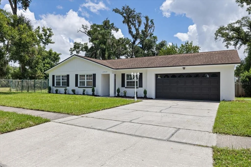 Photo of 2928 FOREST CIRCLE