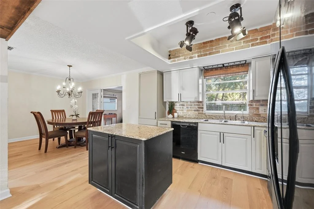 Photo of 9627 HIDDEN OAKS CIRCLE