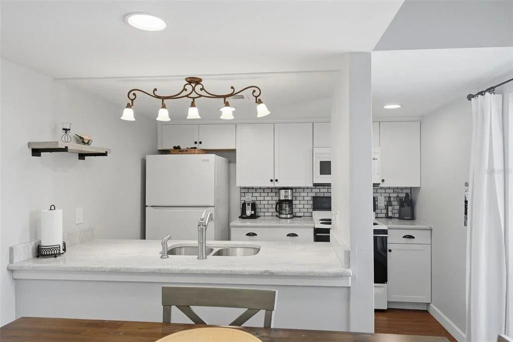 Photo of Unit F at 175 MEDALLION BOULEVARD
