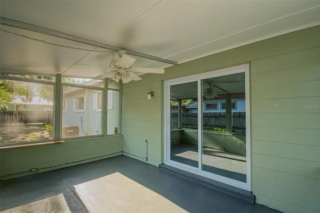 Photo of 703 NE 6TH PLACE