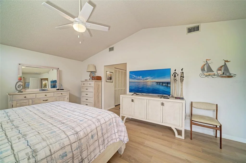 Photo of 6604 STONE RIVER ROAD