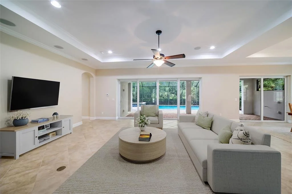 Photo of 921 RIVERSCAPE STREET