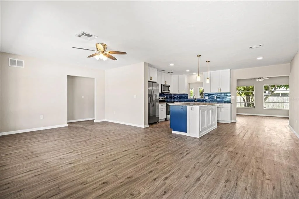 Photo of 106 AURORA STREET E