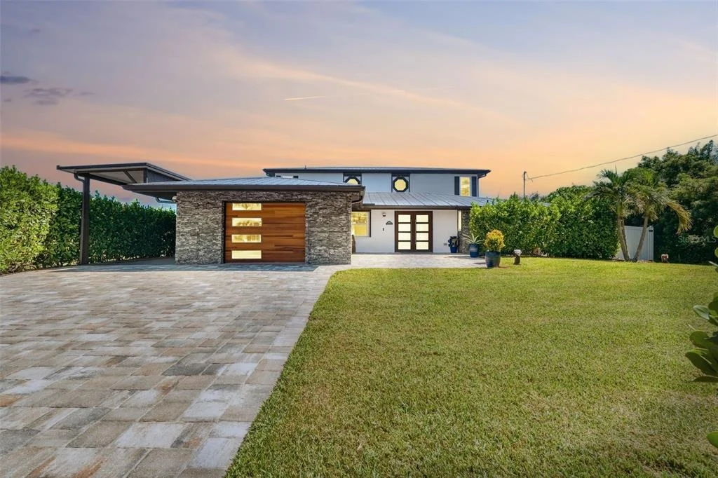 Photo of 2424 HARBOUR DRIVE