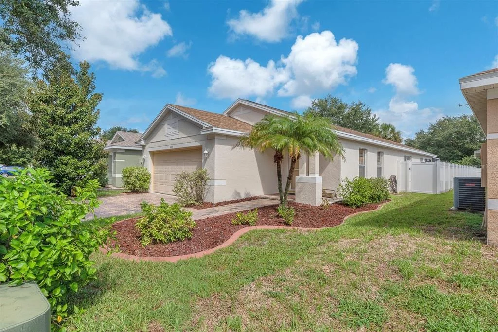 Photo of 11433 BAY GARDENS LOOP