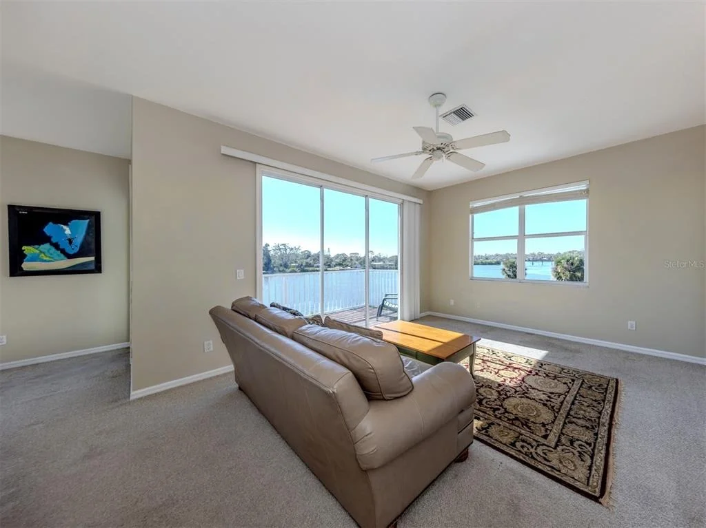 Photo of 853 HILLCREST DRIVE