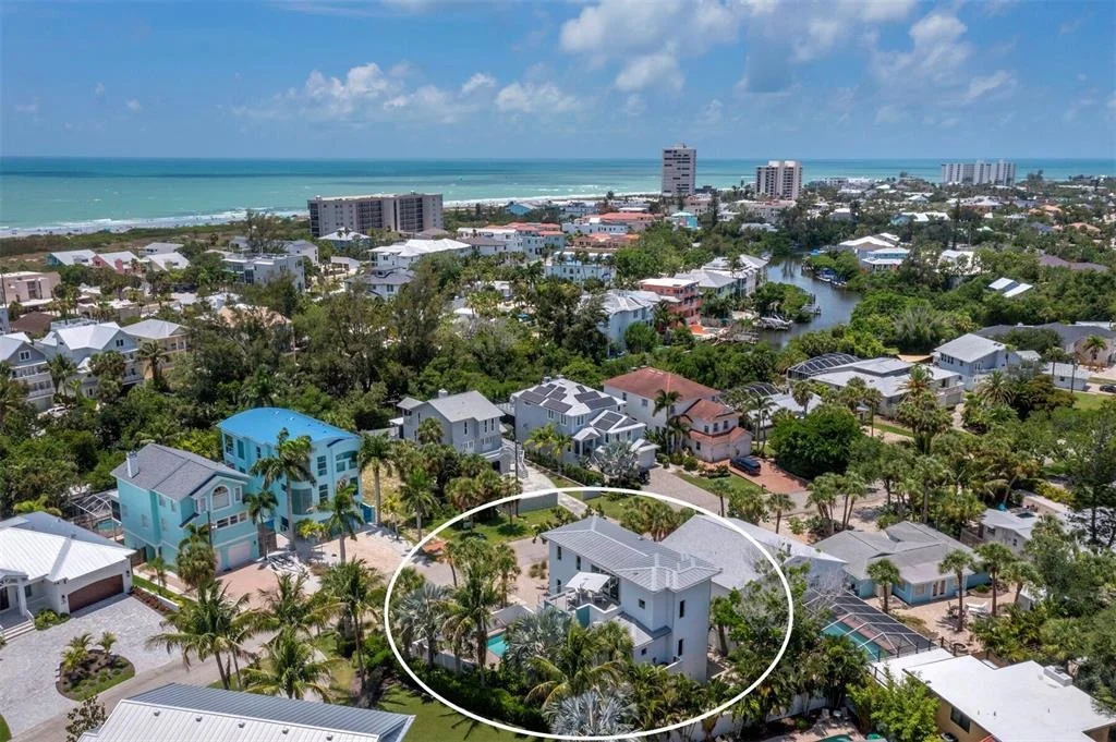 Photo of 471 ISLAND CIRCLE