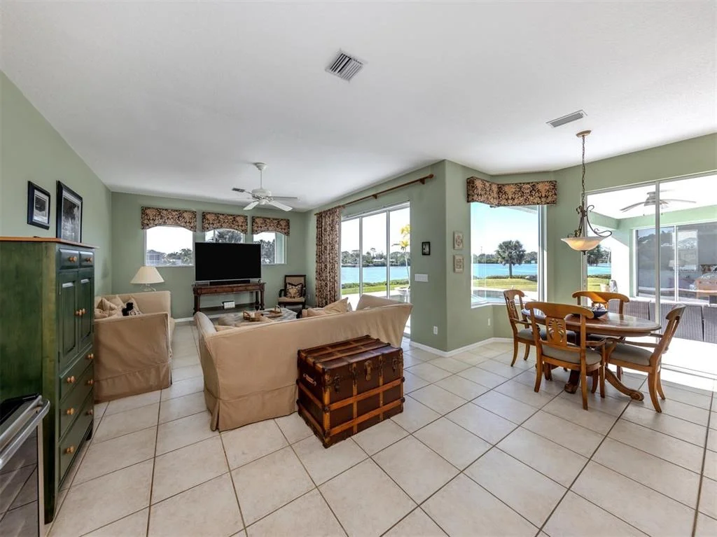 Photo of 853 HILLCREST DRIVE