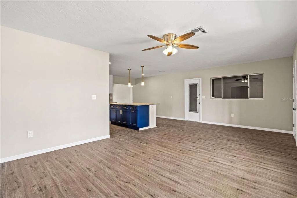 Photo of 106 AURORA STREET E